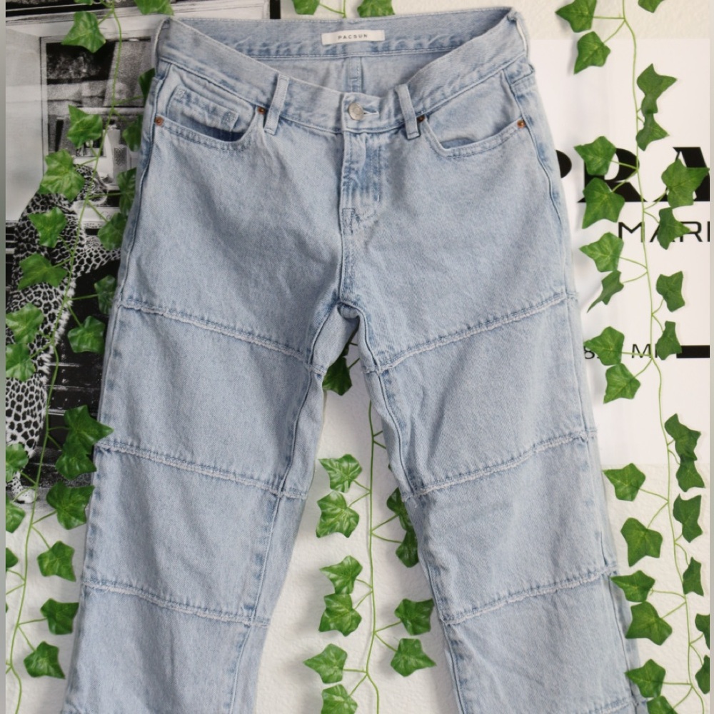 American Eagle Lightwash Lowrise Straight Jeans, Size 24”